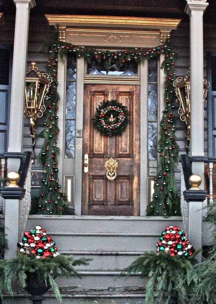 25 amazing christmas front porch decorating ideas 25 amazing christmas front porch decorating ideas