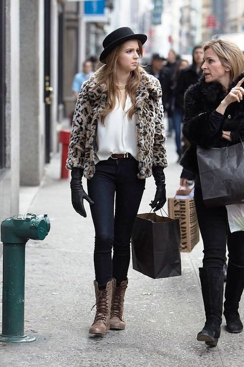 15 Super Chic Fall Winter Outfit Ideas With Fur Coats Coat Stylemint Alexander Go Bucket Bag Top Ambush Boots American Apparel Riding Pants