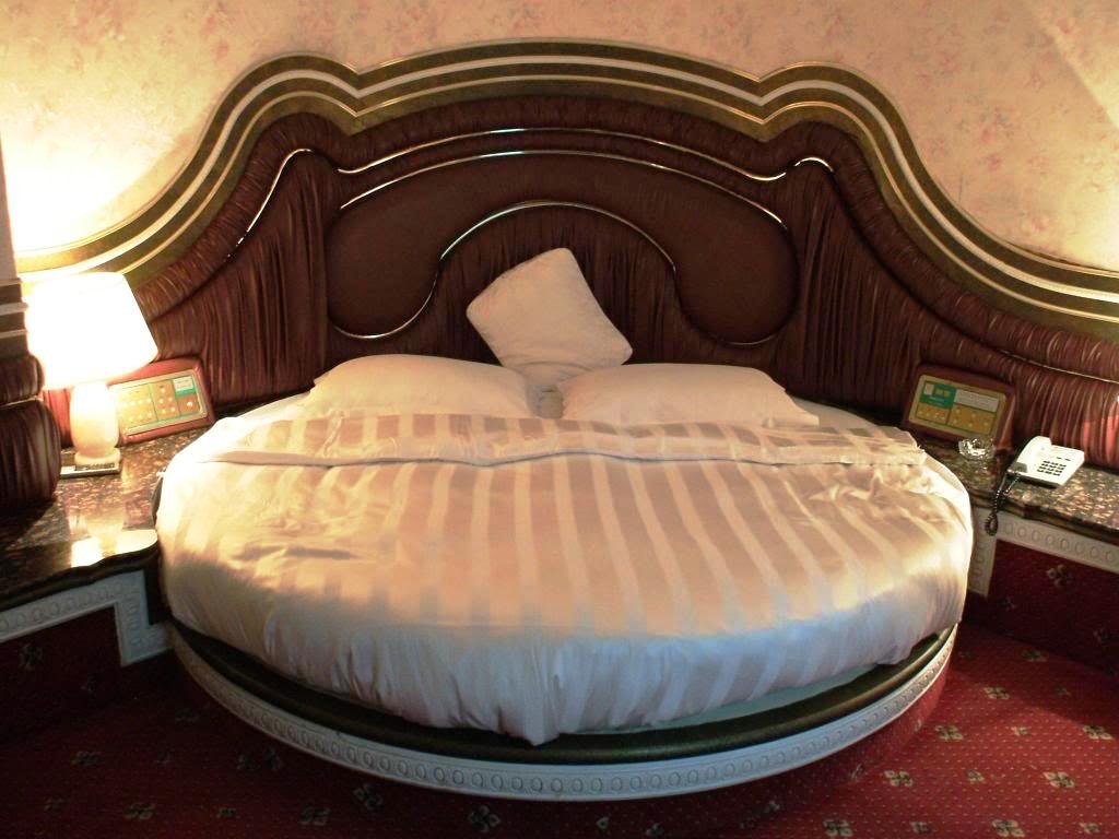 Simple Unique Round Beds with Electrical Design
