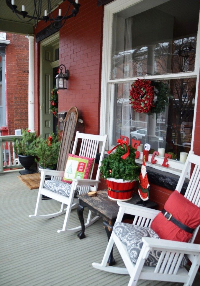 25 Amazing Christmas Front Porch Decorating Ideas 
