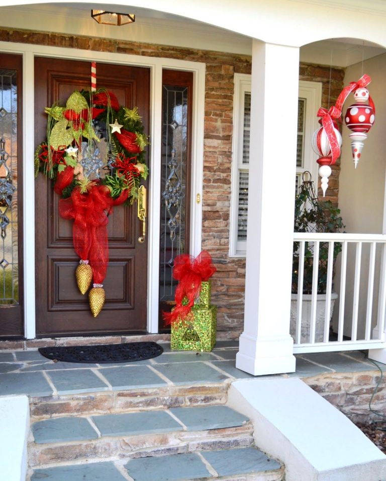 8 Christmas Front Porch Decorating Ideas