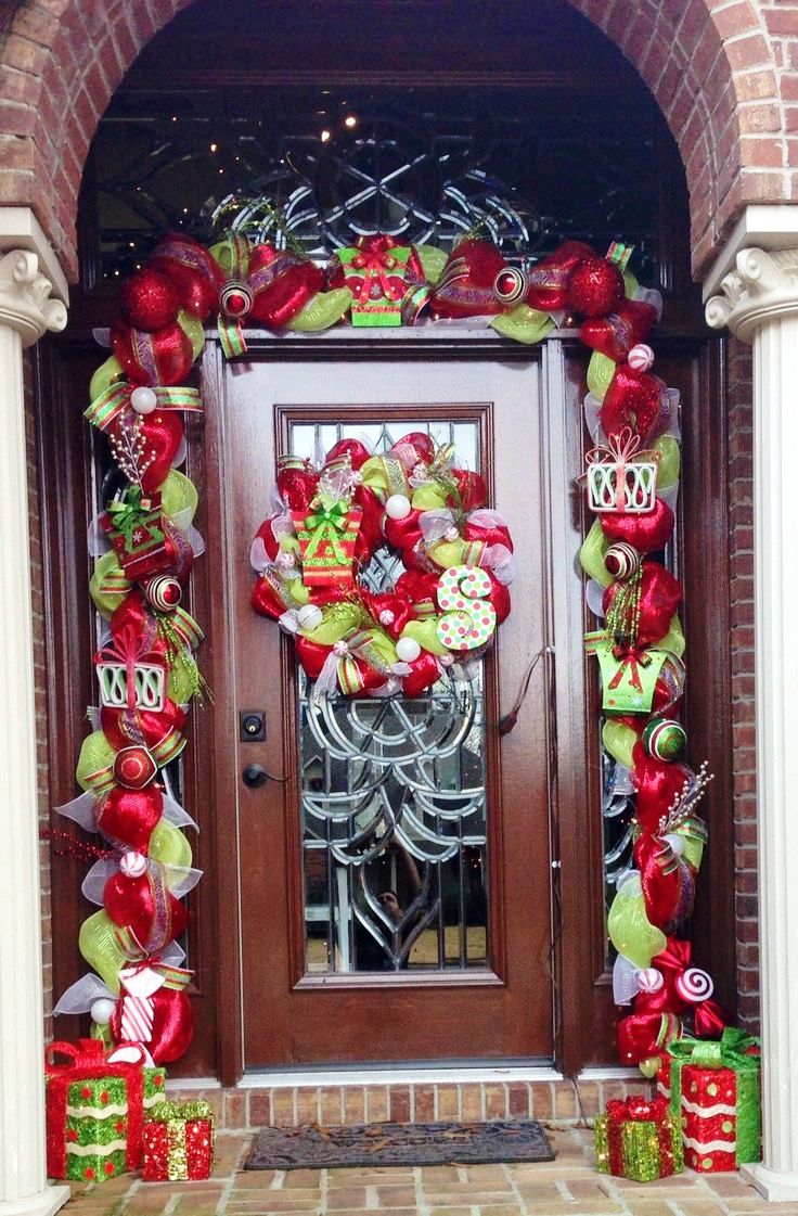 20 Christmas Front Door Decoration Ideas - Instaloverz