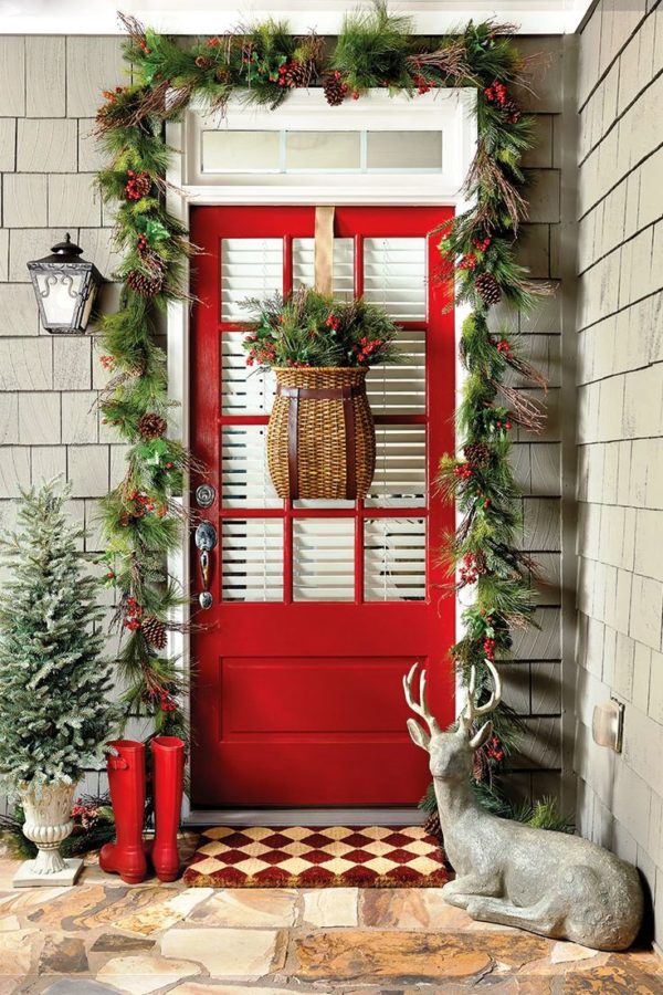 20 Christmas Front Door Decoration Ideas - Instaloverz