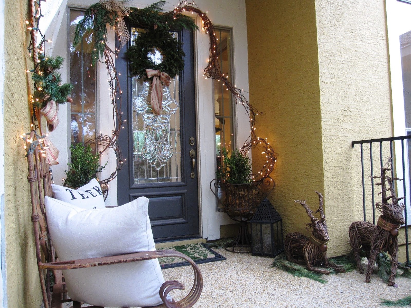 20 Christmas Front Door Decoration Ideas Instaloverz