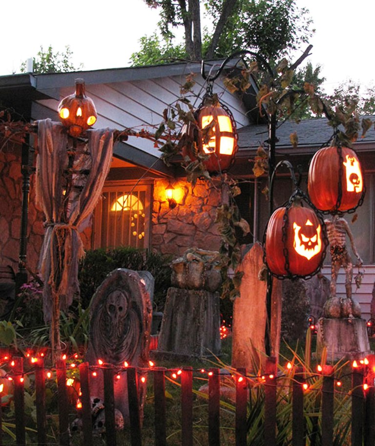65 Best Halloween Outdoor Decoration Ideas For You - Instaloverz