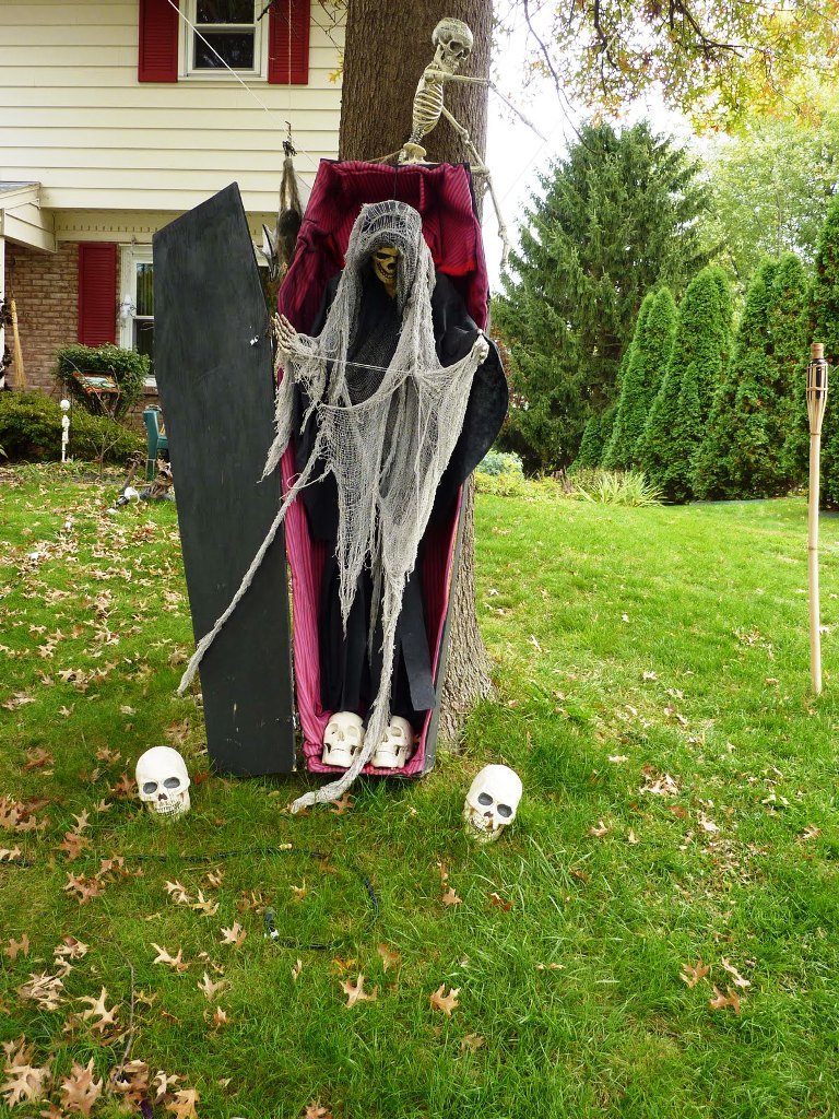 65 best halloween outdoor decoration ideas for you is kroger open on christmas