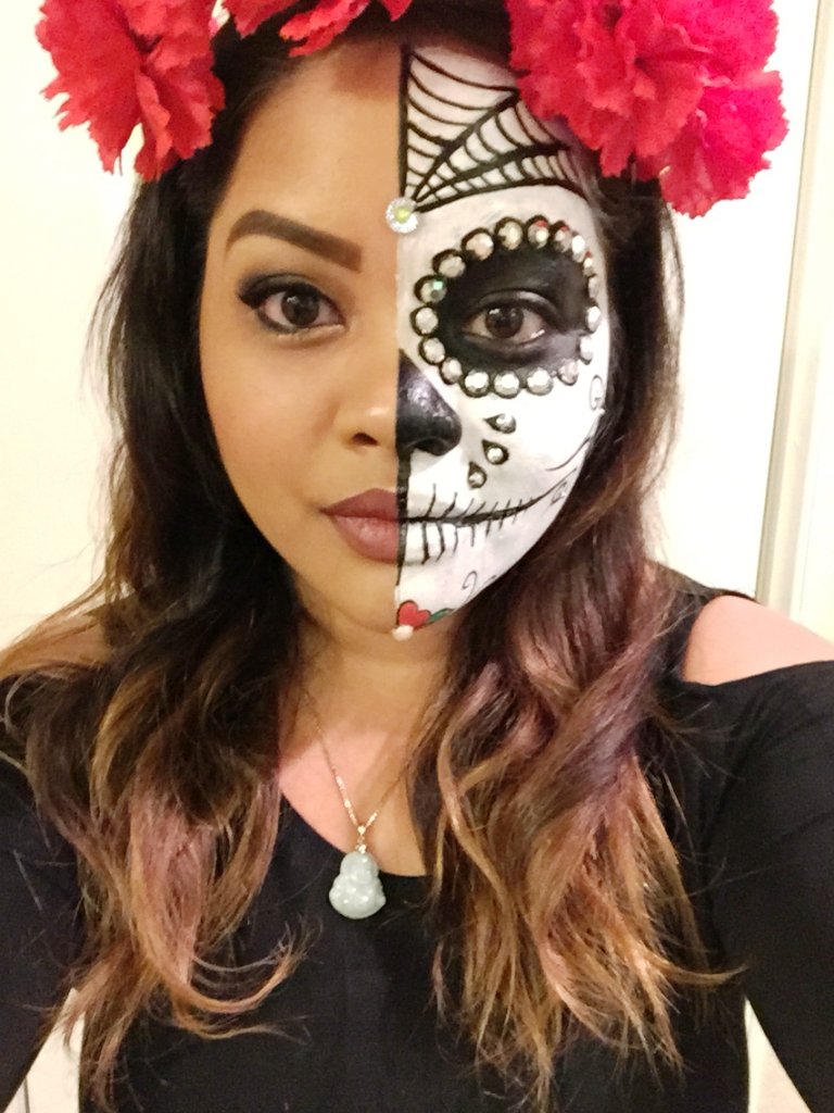 30 Amazing Halloween Half Face Makeup Ideas For You To Try - Instaloverz