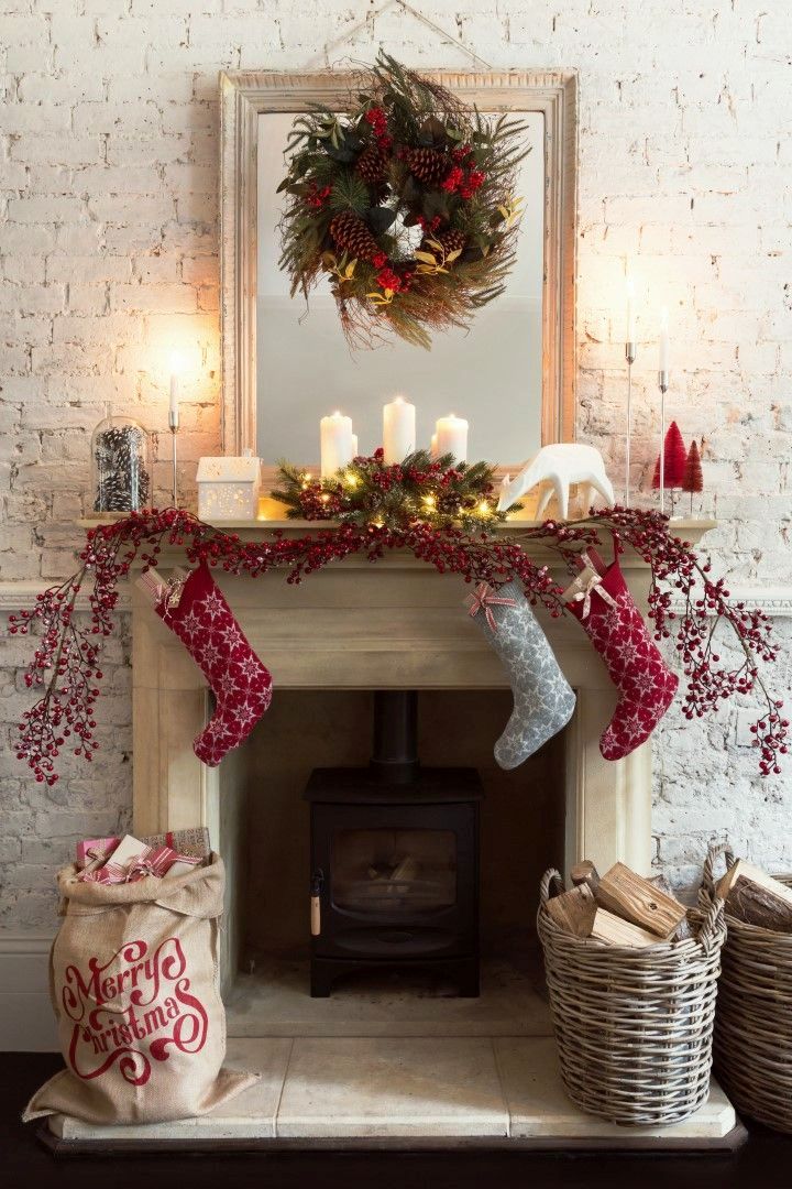 25 Stunning Christmas Fireplace Ideas To Try - Instaloverz