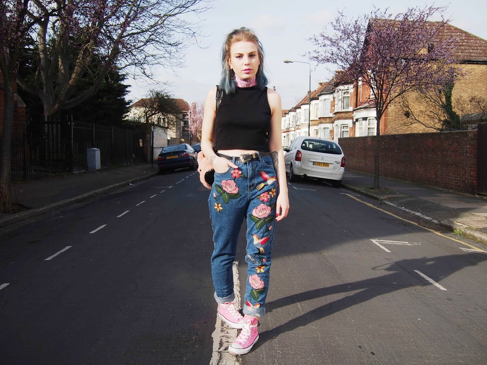 pink converse outfits