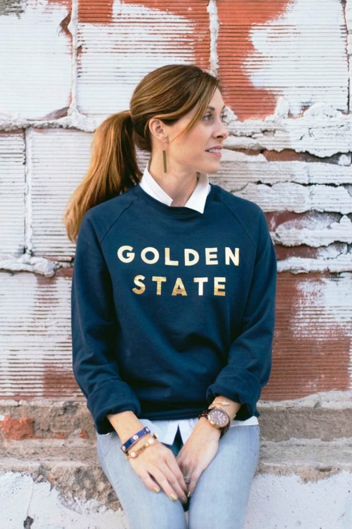 womens sweatshirt outfits