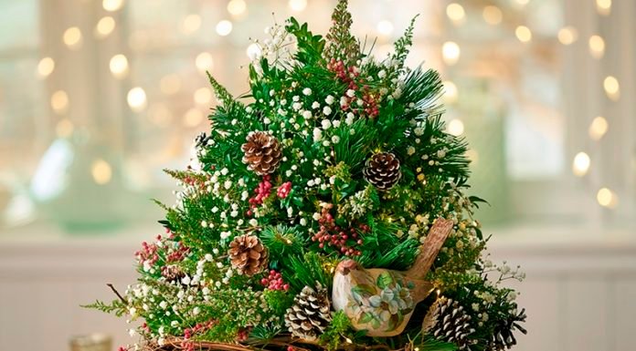 10 Charming Christmas Tree Decoration Ideas For This Year