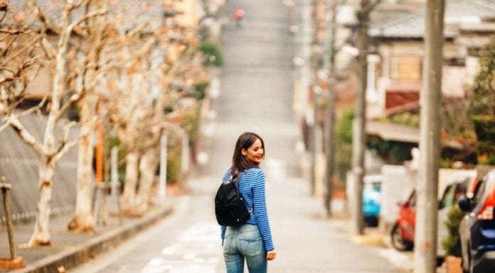 20 Stunning Travel Fashion Ideas For Women To Try